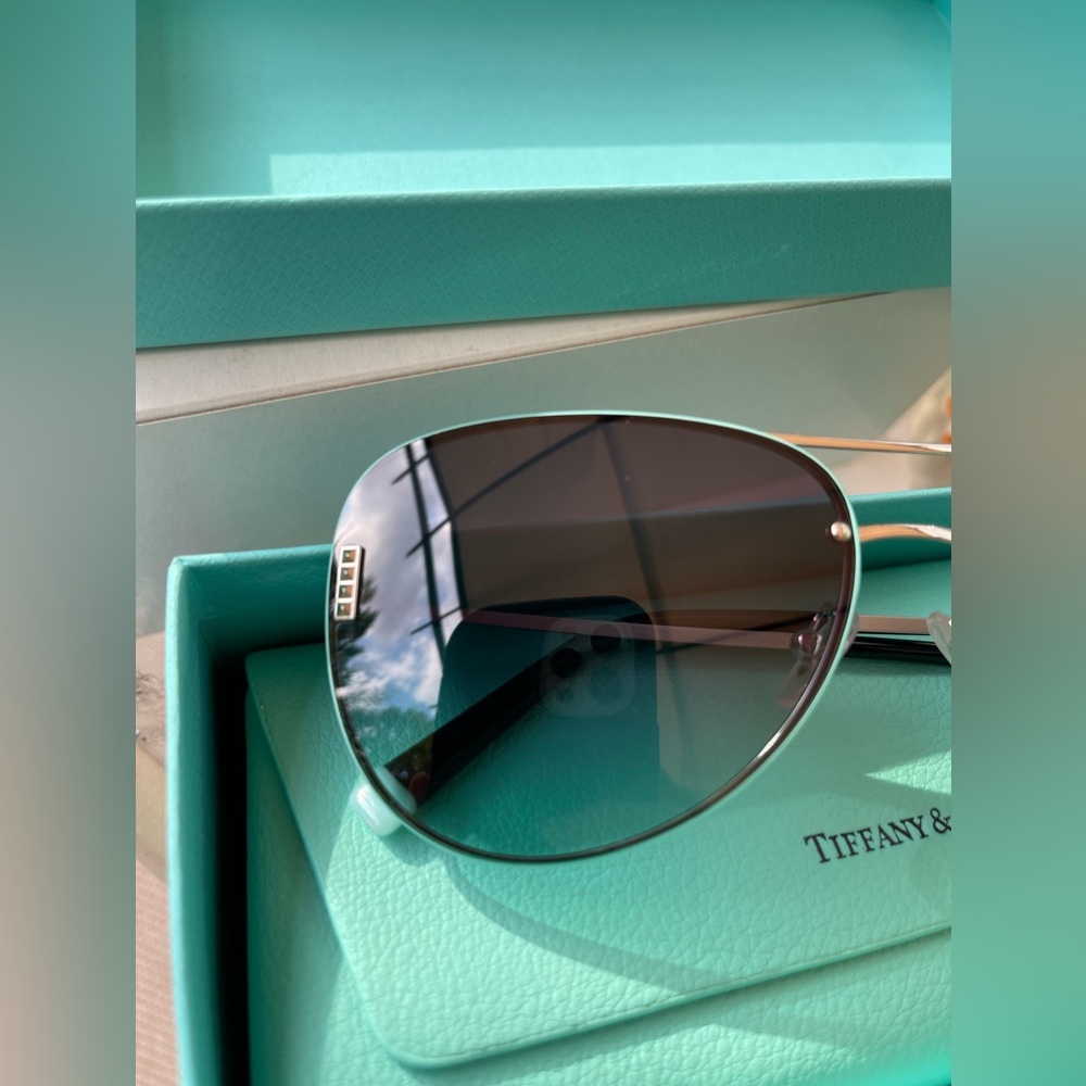 NEW Tiffany & Co. Studded Aviator Sunglasses in silver and blue gradient - Picture 9 of 16